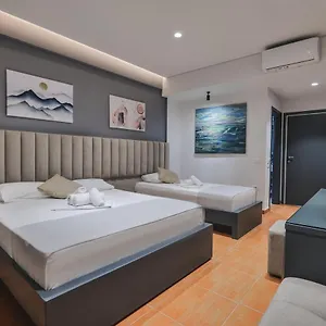 Hotel Alpha, Sarande